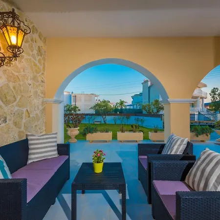 Eleni's Family * 拉加纳斯