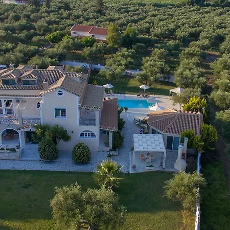 Eleni's Family 拉加纳斯