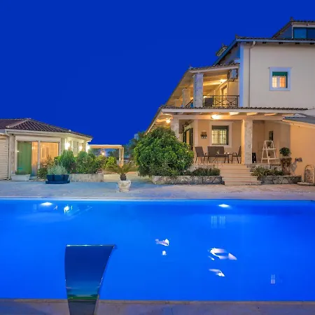 Eleni's Family Villa *