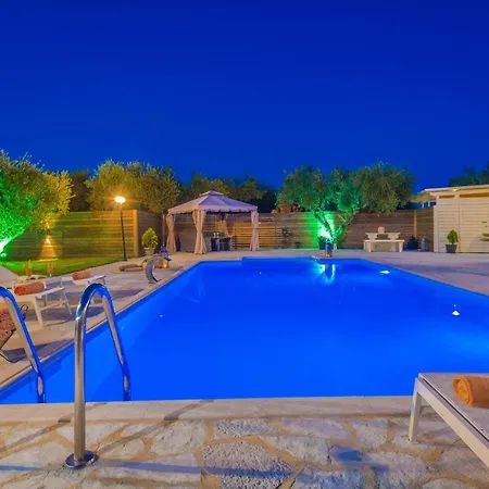 Eleni's Family Villa *