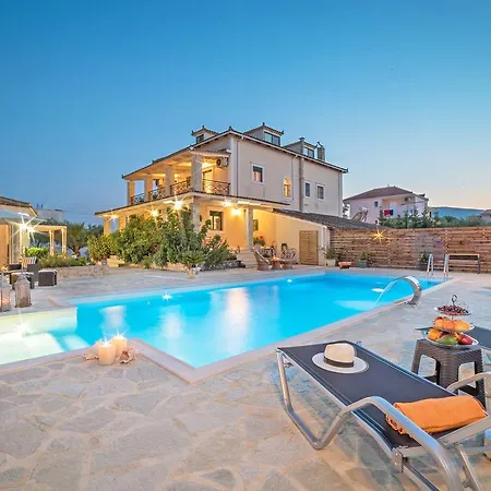 Eleni's Family Villa *