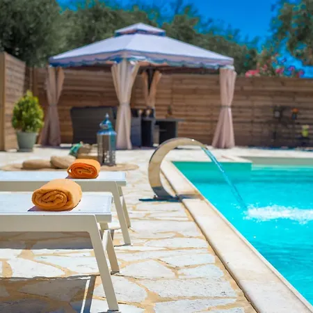 빌라 Eleni's Family *