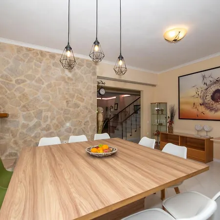 Eleni's Family * Laganas