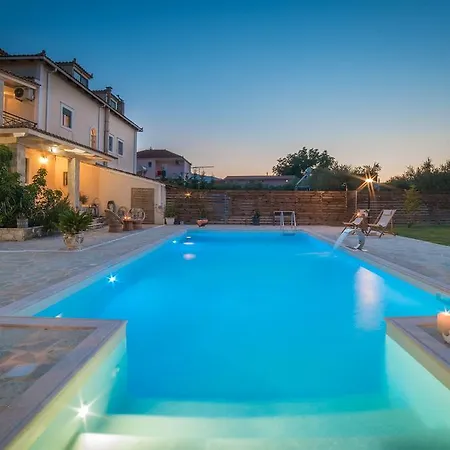 Eleni's Family Villa *