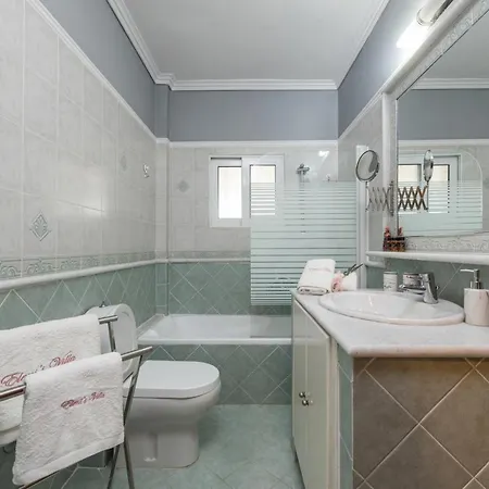 Вилла Eleni's Family